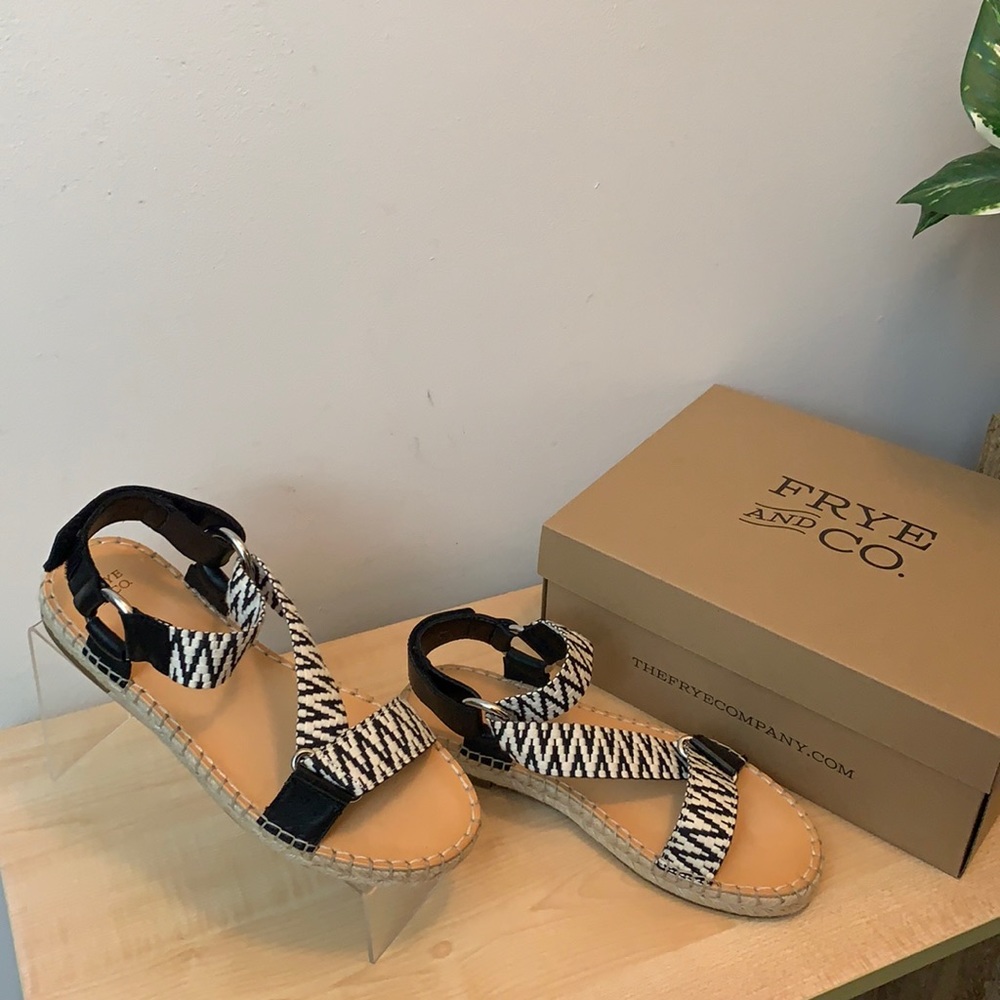 Frye Kole Asymmetrical Black/White Sandal